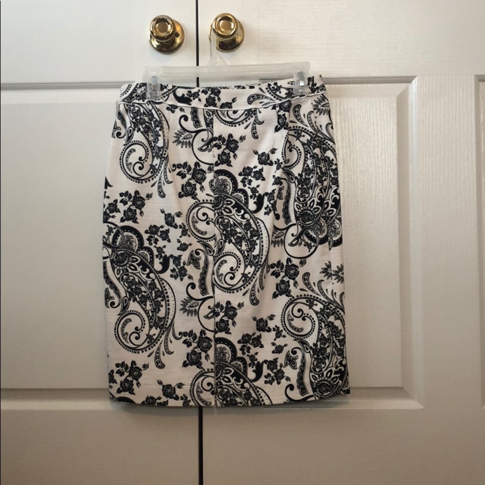 Black and white pencil skirt